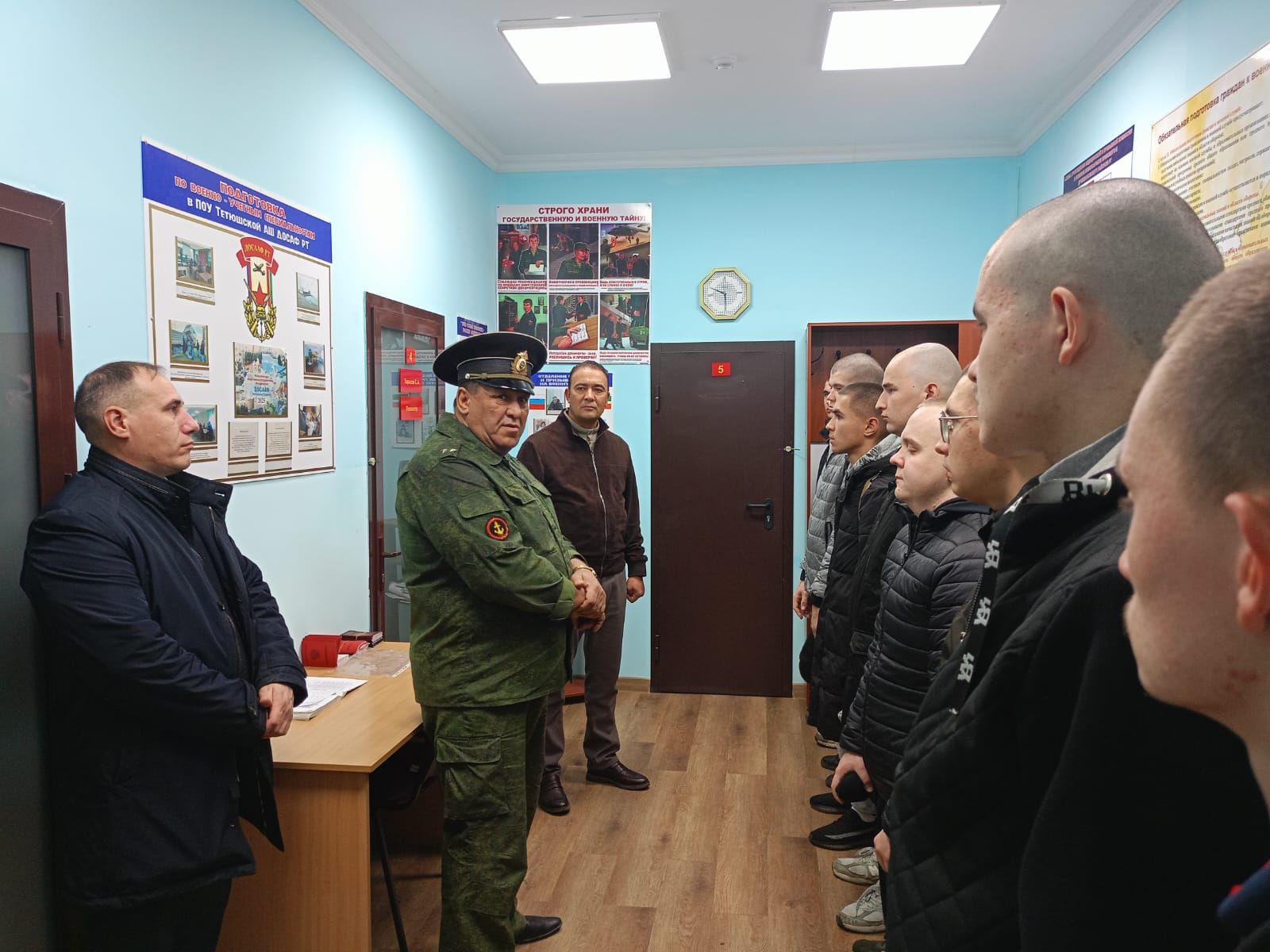 Первая группа призывников отправилась служить из Буинского района