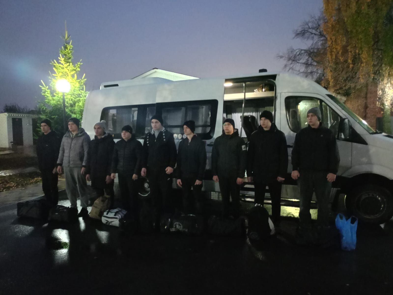 Первая группа призывников отправилась служить из Буинского района