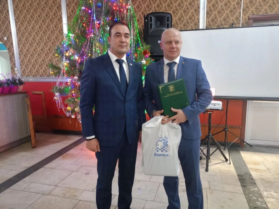 Сегодня в коллективе «Буинский сахар» наградили лучших работников по итогам года (фото).