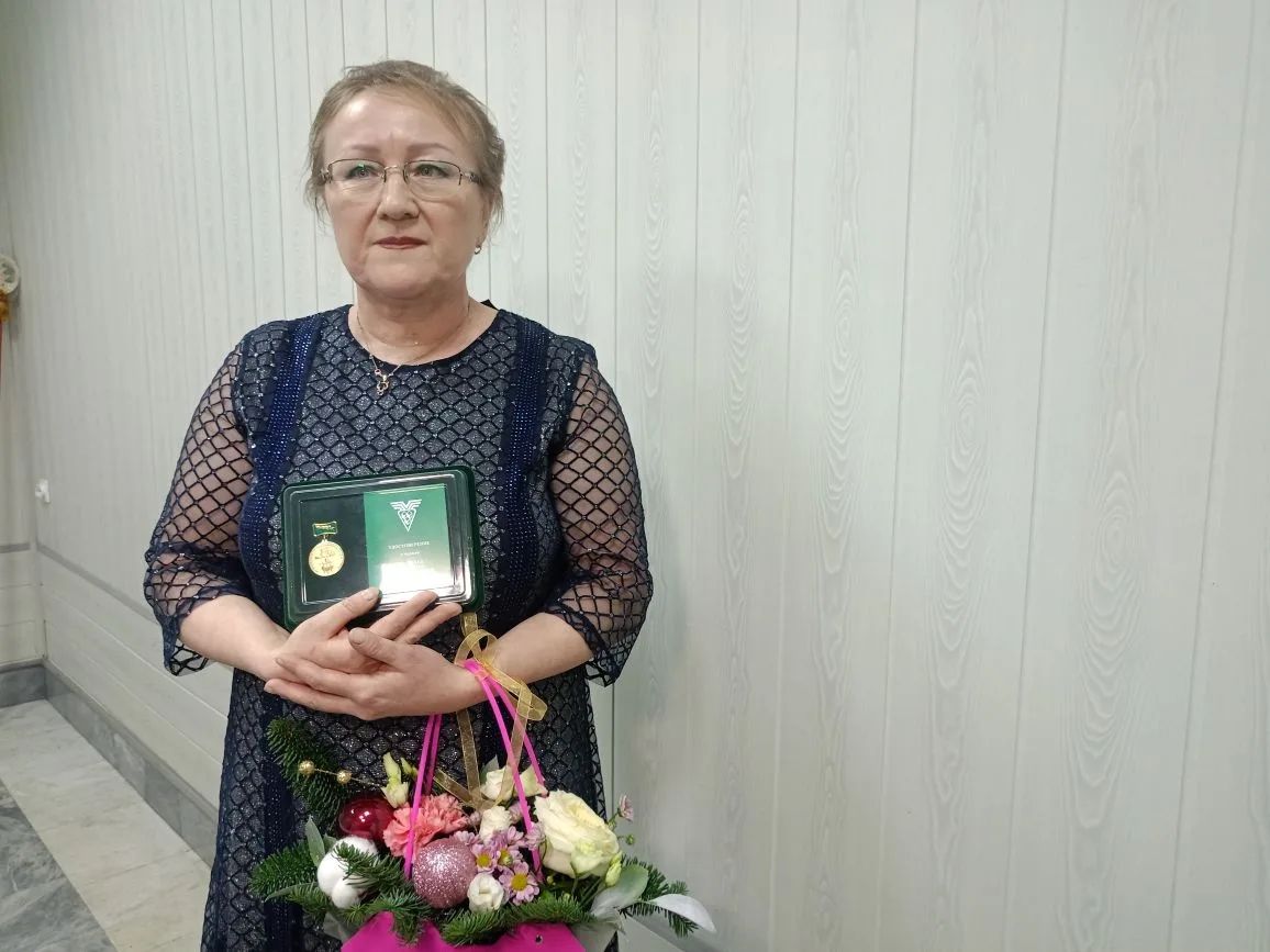 Сегодня в коллективе «Буинский сахар» наградили лучших работников по итогам года (фото).