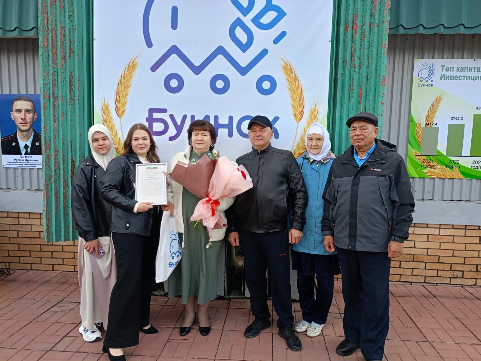 Сегодня в Буинске открыли обновленную Доску почета (+фото)