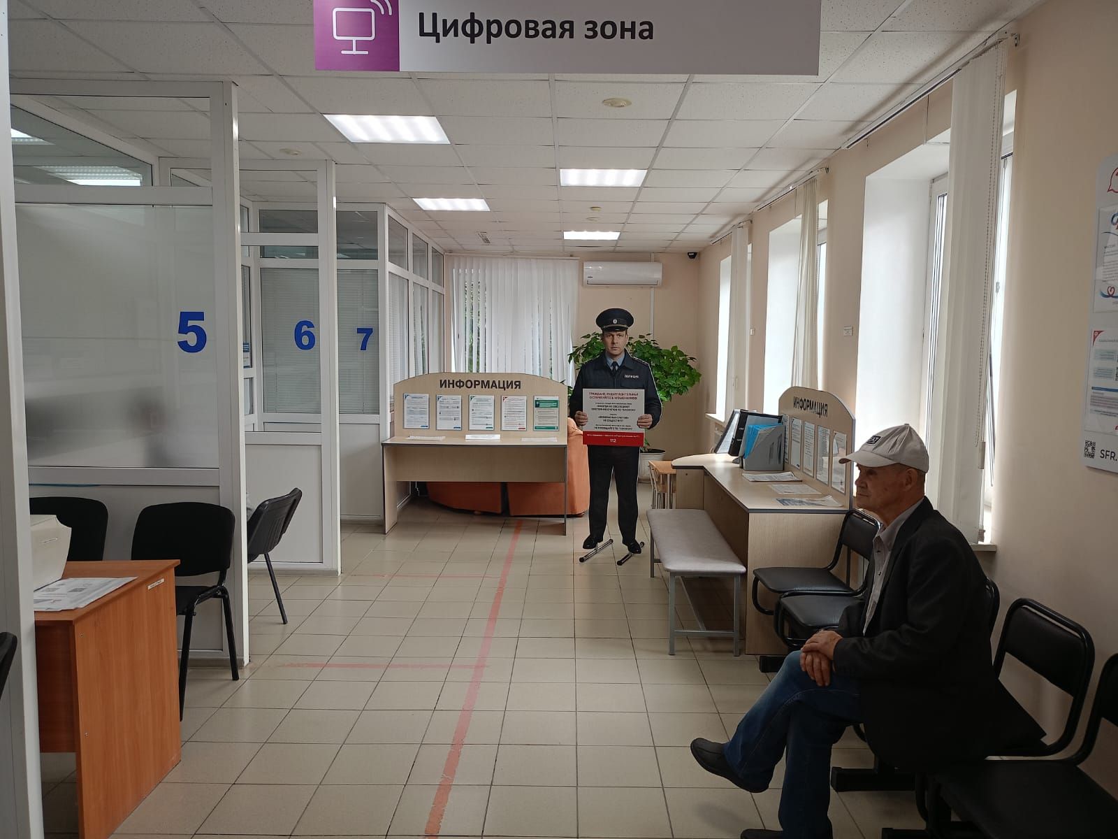 В Буинске появился макет полицейского, предупреждающего о мошенниках