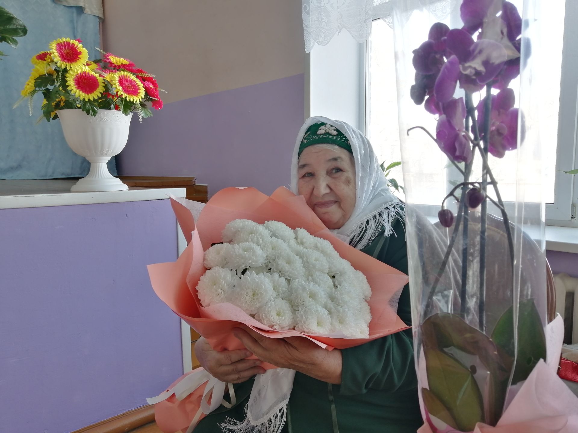 Известная поэтесса Дина Камалетдинова, несмотря на свой 80-летний возраст, с восхищением слушала свои песни и стихи. Сегодня в Старостуденецкой школе Буинского района прошла научная конференция о её творчестве (фоторепортаж)