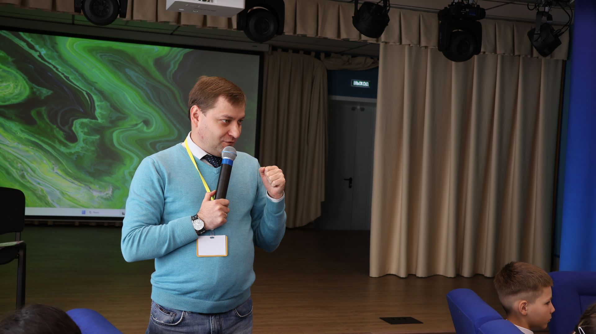Буалы укучылар үз идеяләрен бизнес-проектларга әйләндерергә өйрәнәләр (фоторепортаж)