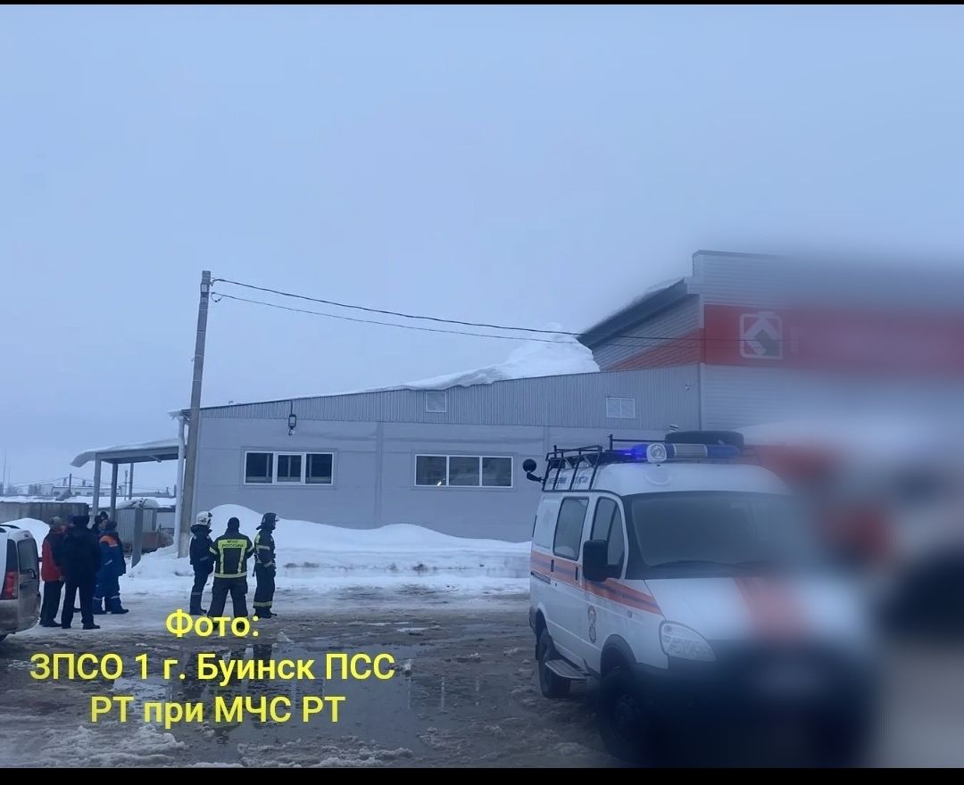 В Буинске под тяжестью снега обрушилась крыша магазина. Пострадала женщина