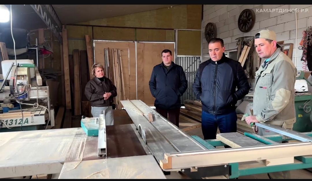 Буа районы башлыгы итле камыр ризыклары һәм колбасалар җитештерүче кооператив һәм агач эшләнмәләр цехы эшчәнлеге белән танышты