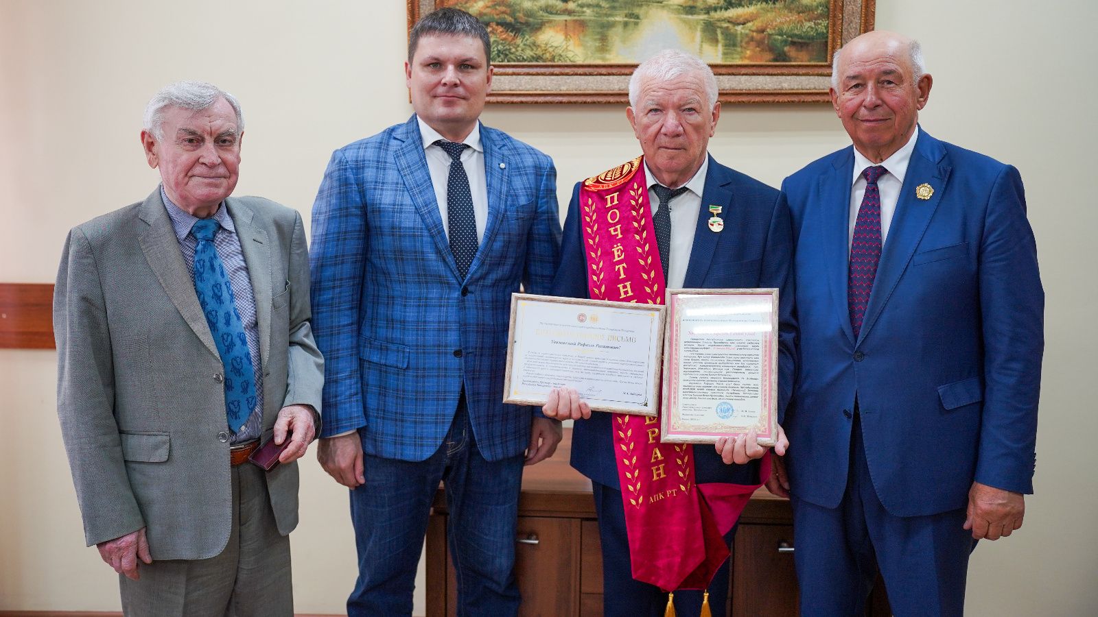 В Минсельхозе Татарстана прошло чествование ветерана, который проработал  в Буинском районе