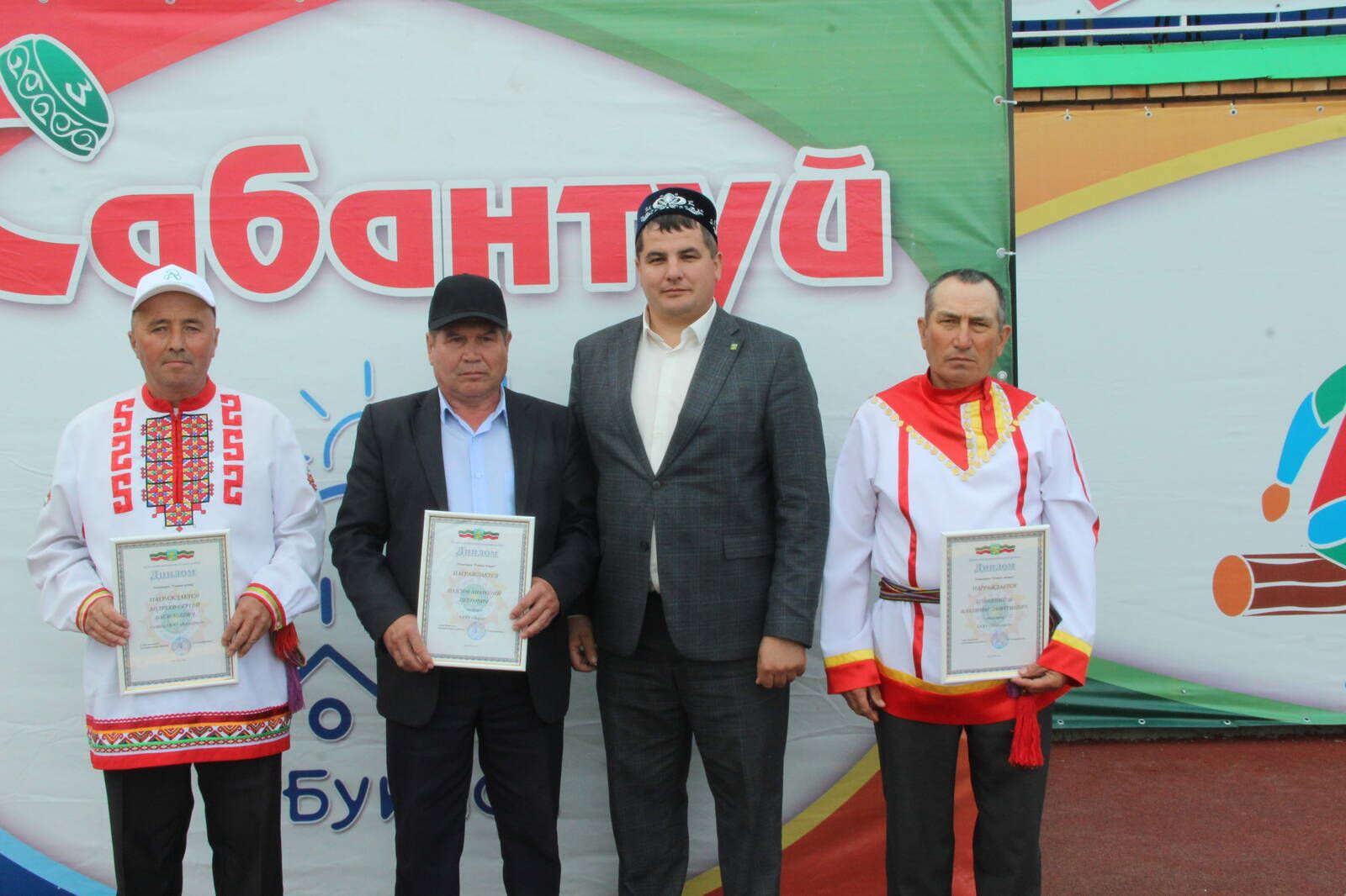 Вот они,передовики труда, награжденные на Сабантуе в Буинске (фоторепораж)