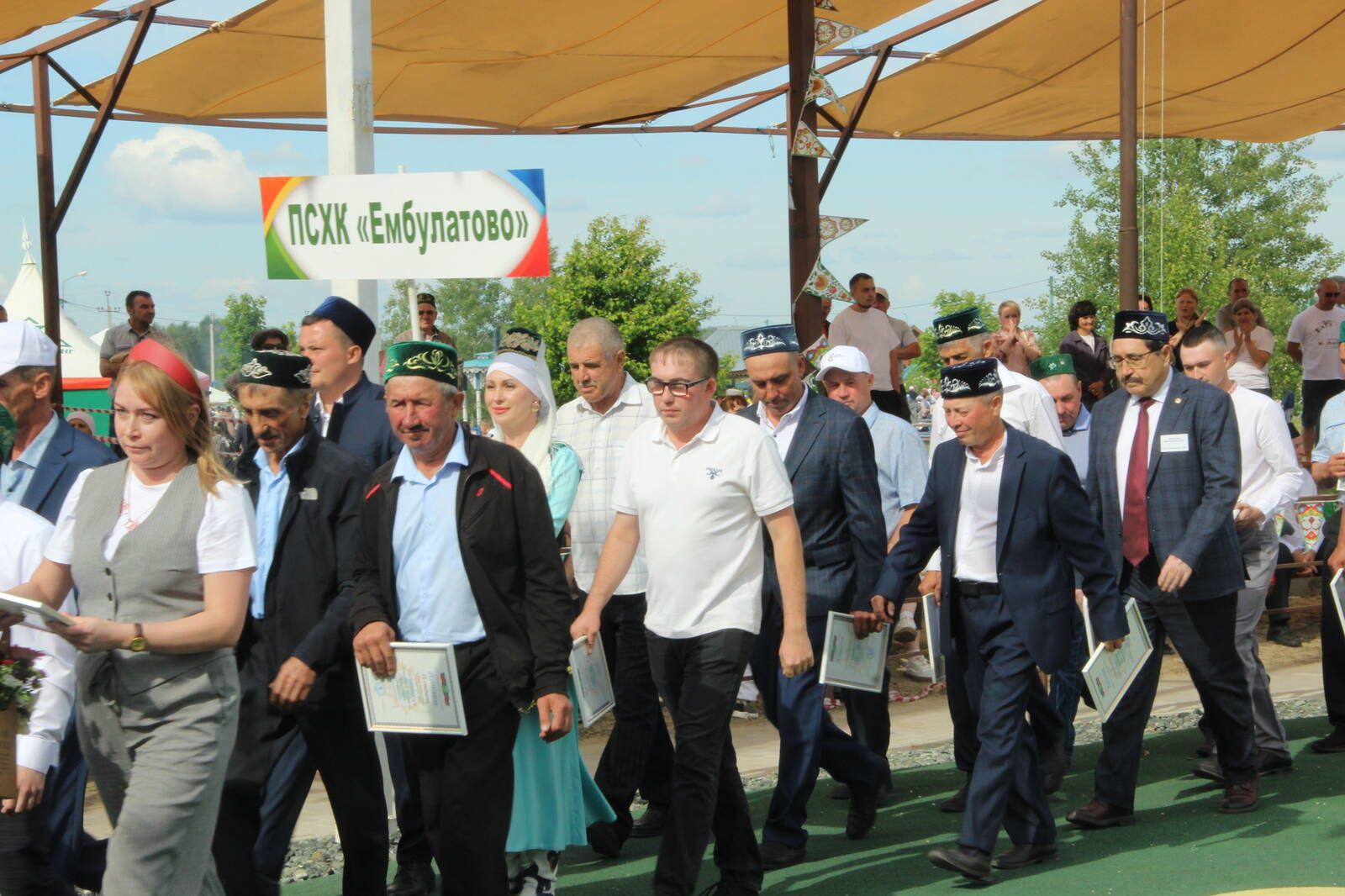 Вот они,передовики труда, награжденные на Сабантуе в Буинске (фоторепораж)