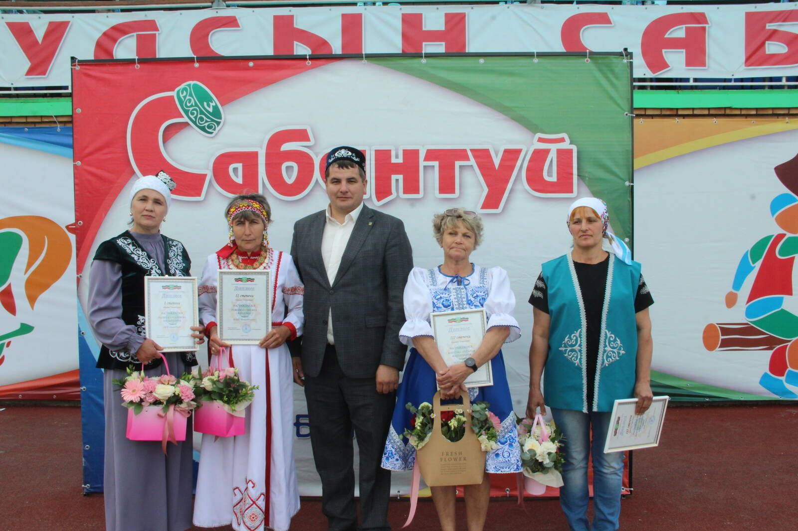 Вот они,передовики труда, награжденные на Сабантуе в Буинске (фоторепораж)