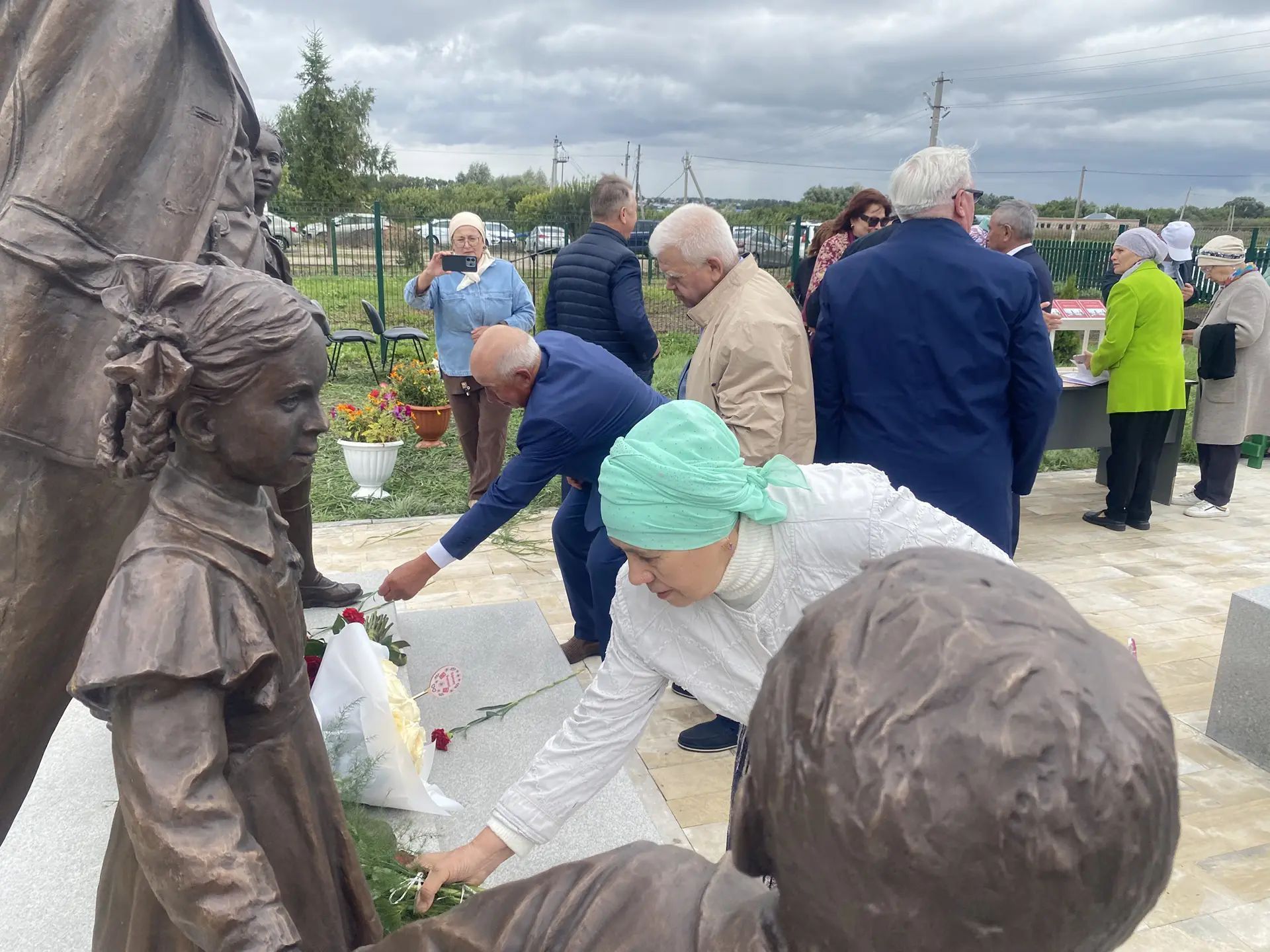 Сегодня в селе Исаково Буинского района состоялось открытие памятника учителям и презентация книги о подвиге земляков в годы Великой Отечественной войны