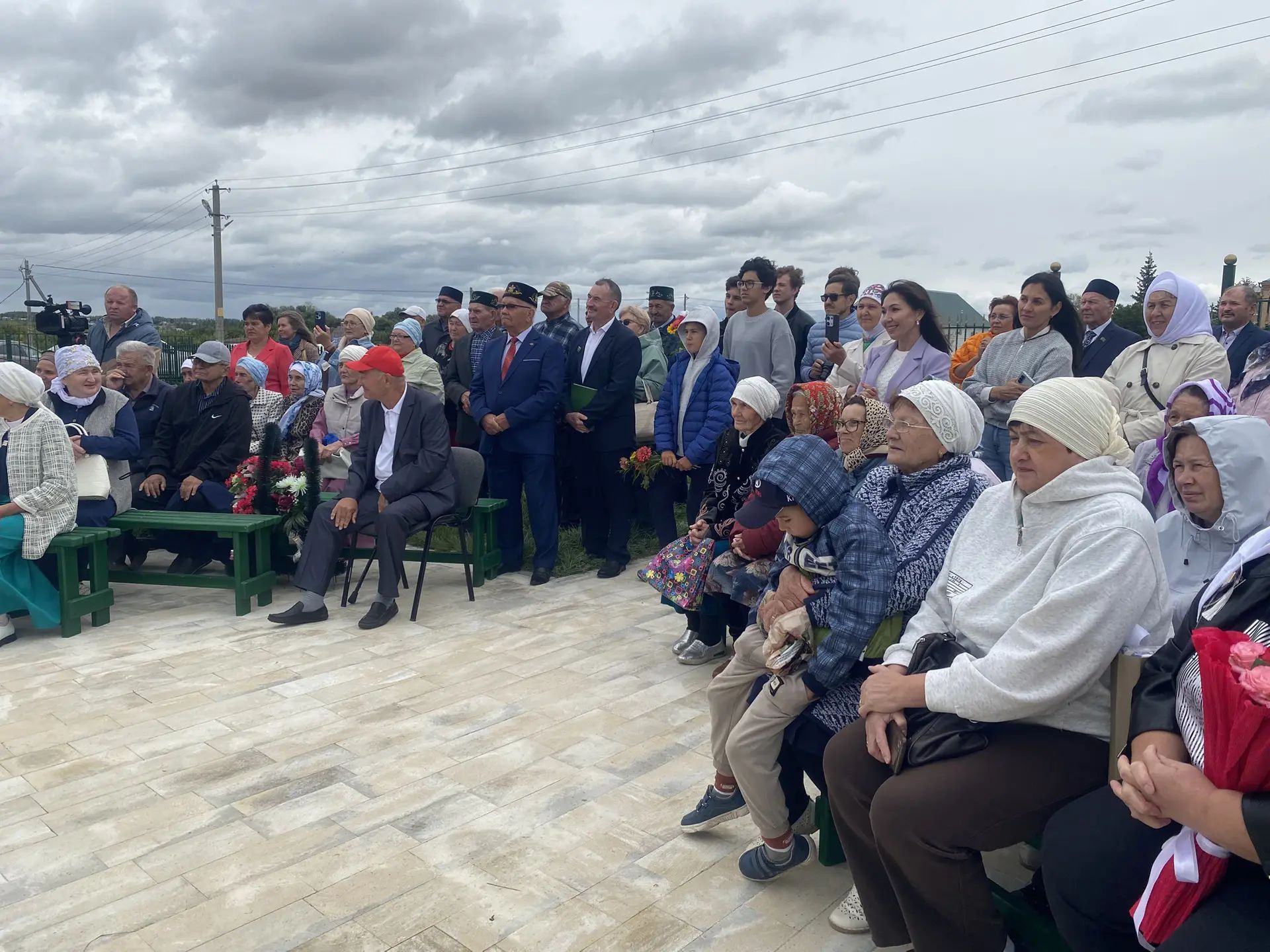 Сегодня в селе Исаково Буинского района состоялось открытие памятника учителям и презентация книги о подвиге земляков в годы Великой Отечественной войны