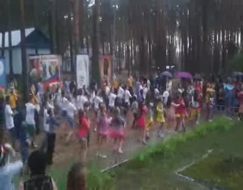 В лагере Сосновый бор прошло торжественное открытие смены (видео)