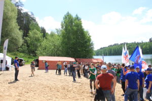 Более 350 человек приняли участие в субботнике на озере Глубоком