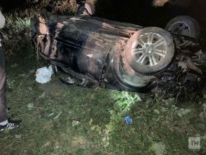 Двое подростков получили травмы, опрокинувшись на авто в кювет в Татарстане