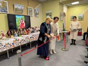 В Буинске открылась выставка кукол.  Экспозиция приурочена ко Дню народного единства (фото)