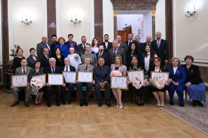 Минниханов наградил лауреатов премии за вклад в развитие институтов гражданского общества