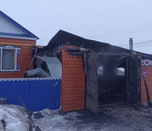 В Буинском районе в гараже сгорели три транспортных средства (фото)