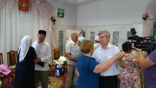 В Буинском районе поздравляли семьи,  вручили медаль «За любовь и верность» (фото, видео)