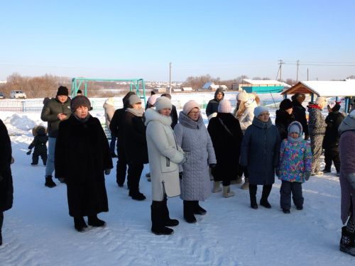 Новогодний праздник подарило детям Буинское землячество