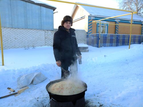 Новогодний праздник подарило детям Буинское землячество