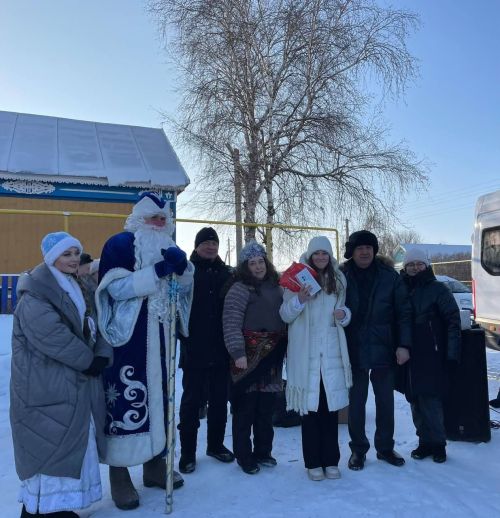 Новогодний праздник подарило детям Буинское землячество