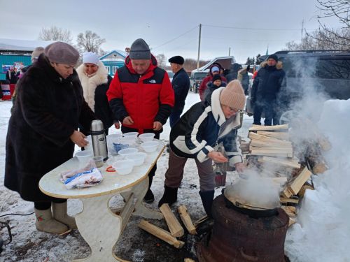 Каенлык авылы халкы махсус хәрби операциядә катнашучыларга телэктэшлек белдерде