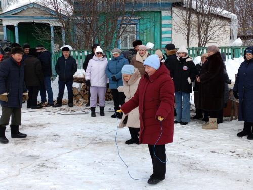Каенлык авылы халкы махсус хәрби операциядә катнашучыларга телэктэшлек белдерде