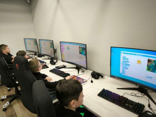 Программировать и проектировать учат в молодёжном центре «Мирас» Буинска