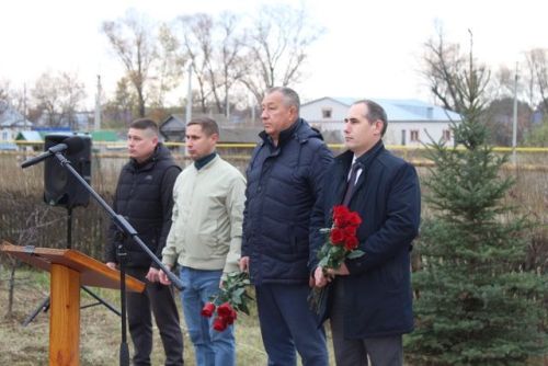 Буинск чтит своих героев: открыты мемориальные доски в память о Радика Спиридонове и Ростиславе Сайкине (фото)