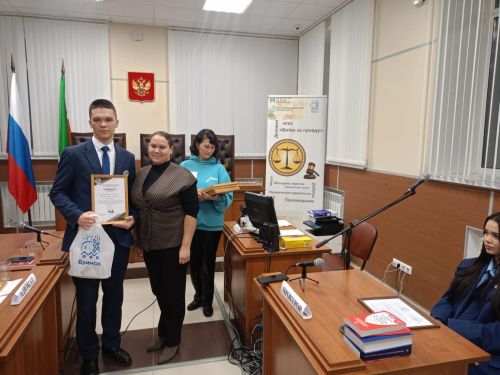«Битва за правду»: школьники примеряли роли прокуроров и адвокатов в настоящем суде