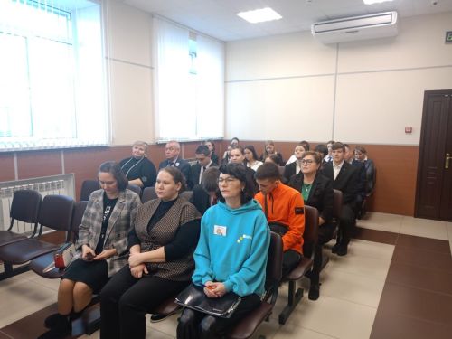 «Битва за правду»: школьники примеряли роли прокуроров и адвокатов в настоящем суде