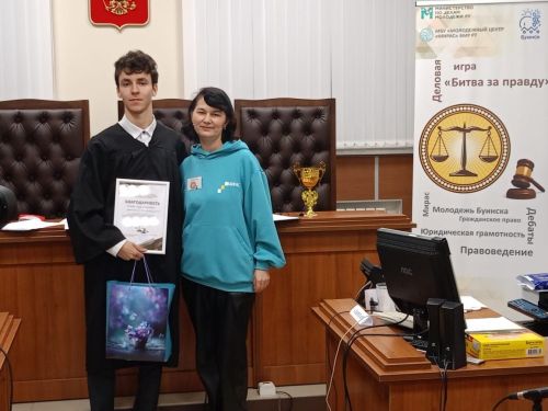 «Битва за правду»: школьники примеряли роли прокуроров и адвокатов в настоящем суде