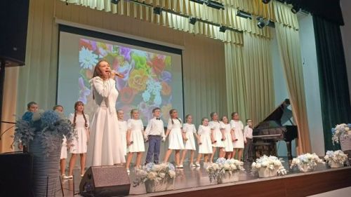 В школе искусств прошел трогательный концерт, посвященный Дню матери