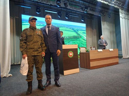 В Буинске вручили ордена и медали участникам специальной военной операции и семьям погибших