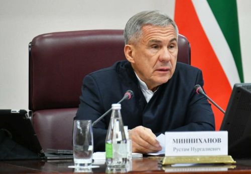Минниханов поручил усилить меры наблюдения за воздушным пространством