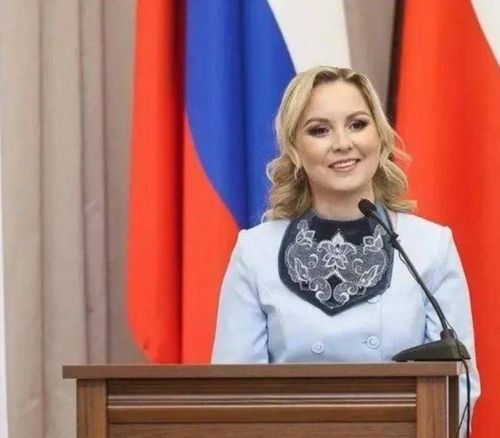 Эльвира Ахметова поздравила работников ЗАГС Татарстана с профессиональным праздником