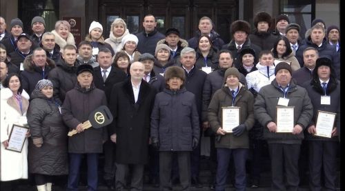 Главы сельских поселений Буинского района получили три новых автомобиля (фото)