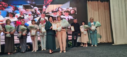 От замминистра — слова благодарности, а от главврача — белые цветы. В Буинске медработников поздравляли с профессиональным праздником (фото)