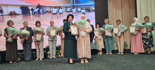 От замминистра — слова благодарности, а от главврача — белые цветы. В Буинске медработников поздравляли с профессиональным праздником (фото)