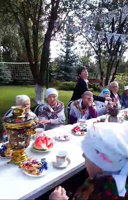 Творческая группа из Буинского района подарила праздник жителям дома-интерната для пожилых и инвалидов.