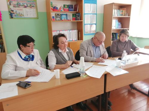 Известная поэтесса Дина Камалетдинова, несмотря на свой 80-летний возраст, с восхищением слушала свои песни и стихи. Сегодня в Старостуденецкой школе Буинского района прошла научная конференция о её творчестве (фоторепортаж)