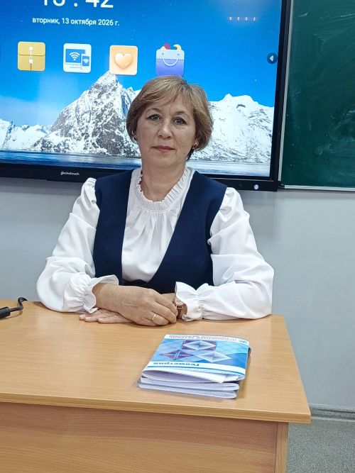 Учительница  высокобалльников по математике из лицея-интерната Буинска