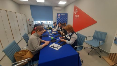 В Буинске участницы «Женского клуба» собрали «Посылку бойцу»