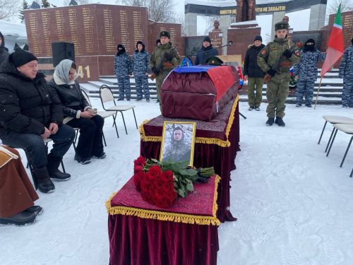 Сегодня в Буинске простились с двумя бойцами СВО. Они жили на одной улице