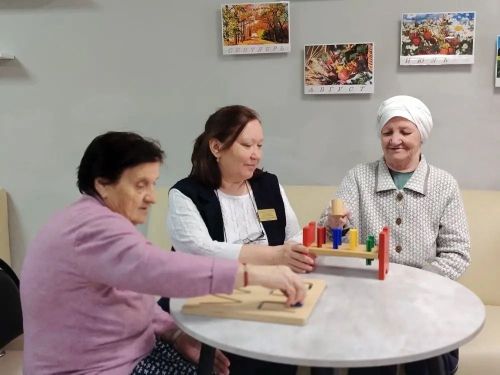 В Буинском доме-интернате для престарелых и инвалидов провели занятие на развитие мелкой моторики