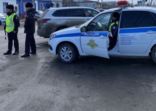 Сегодня в Буинске задержали водителей с непристегнутым ремнем безопасности, с грязными номерами на автомобилях и без техосмотра