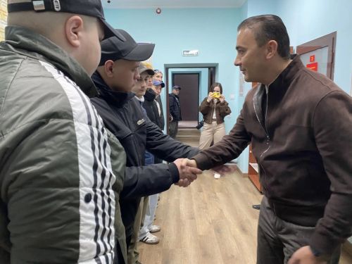 Сегодня первая группа новобранцев из Буинска отправилась на службу в армию (фоторепортаж)