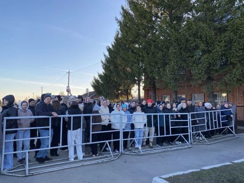 Сегодня первая группа новобранцев из Буинска отправилась на службу в армию (фоторепортаж)
