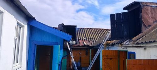 В Буинске пожар уничтожил крышу дома и надворные постройки   (+фото)